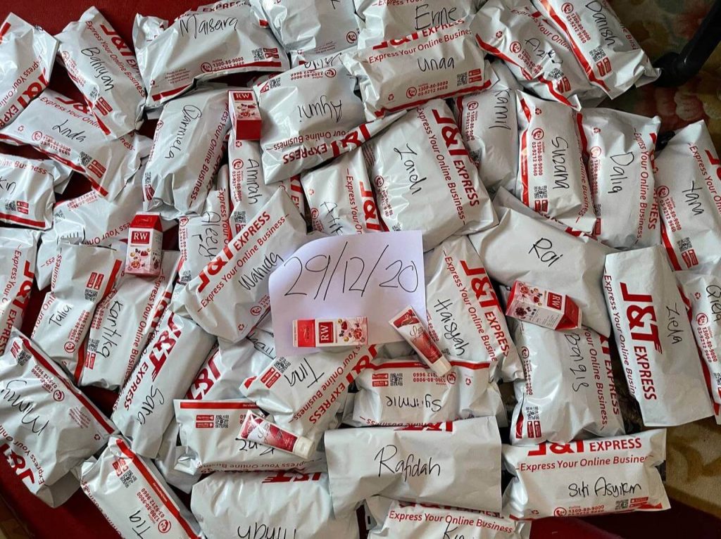 Puluhan bungkusan postage Royal white beauty